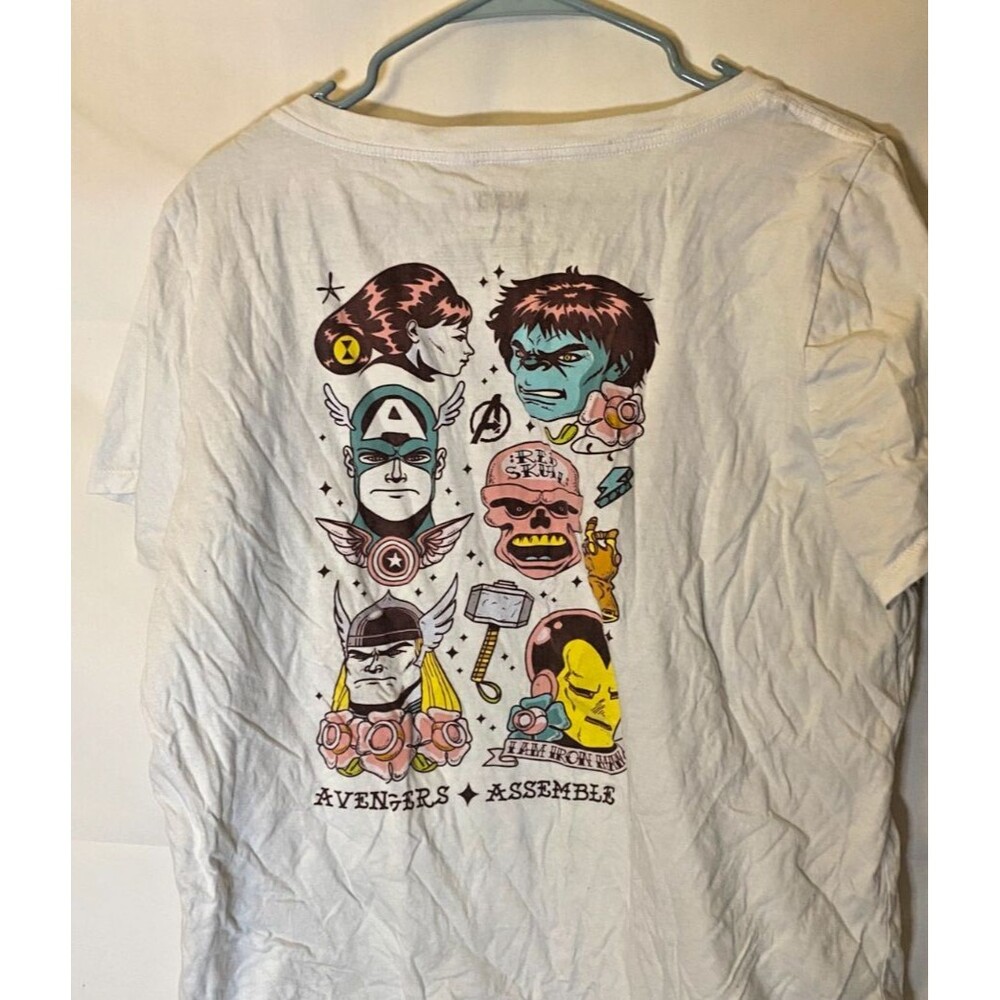 Marvel Avengers Women's 3X white v-neck T-shirt Shirt Hulk Black Widow Iron Man